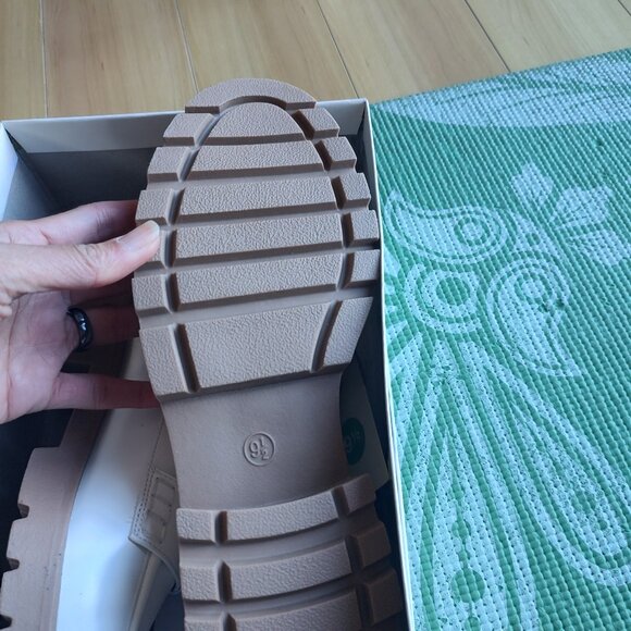 White shoes with Memory Foam NEW ITEM - Picture 4 of 4